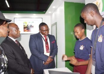 Zimbabwean High School Students Build School Messenger App