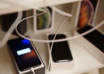 apple-iphone-charger-tech-news-africa